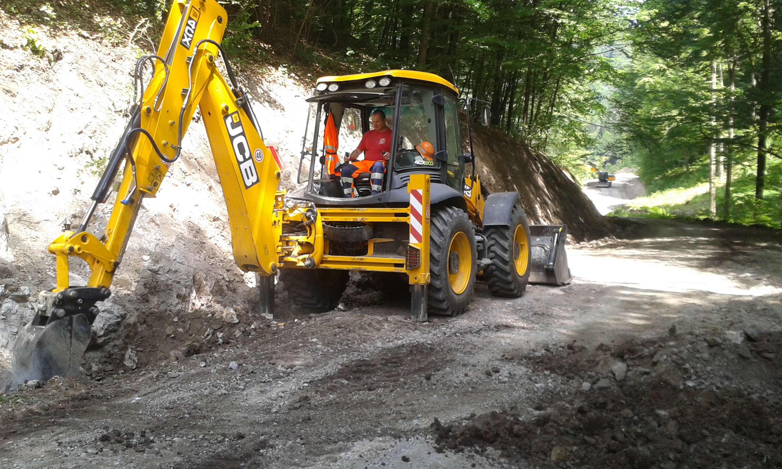 Rekonštrukcia lesnej cesty BOROVKA p.č. E KN 1967/1 KU Banská Belá - Road and bridge construction