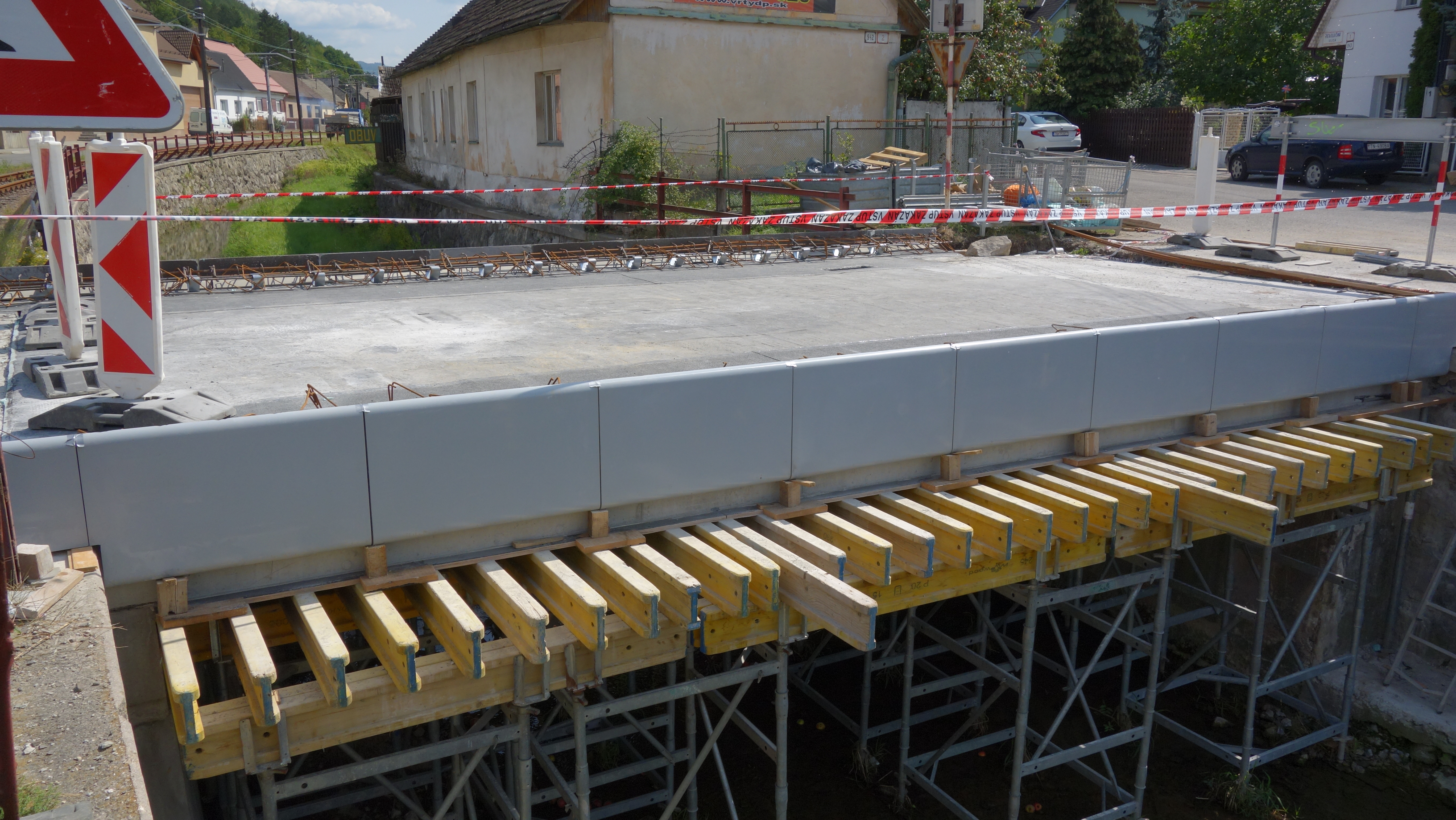 Prestavba mosta cez Tepličku v Trenčianskej Teplej - Road and bridge construction