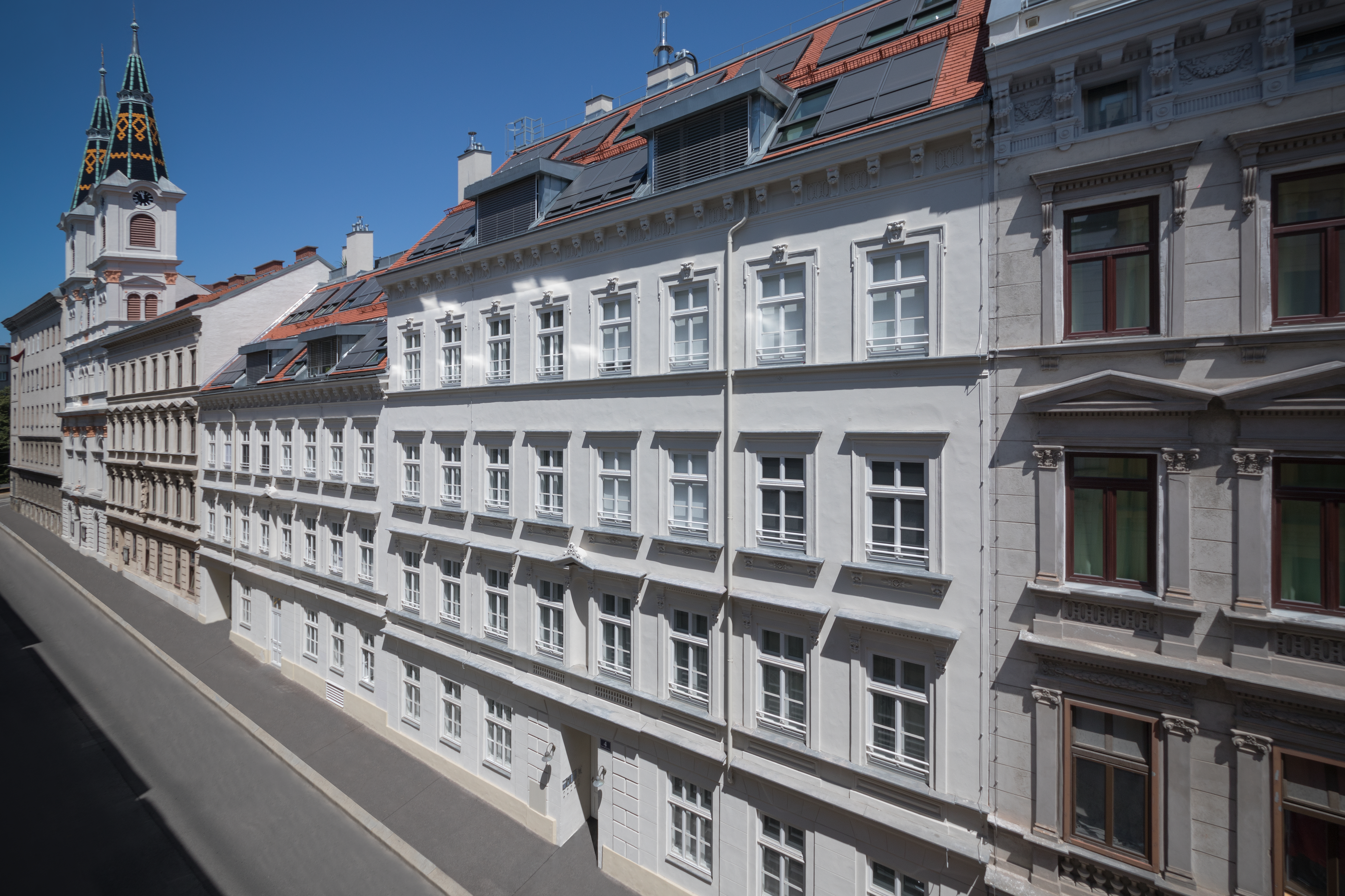 Pater Schwarz Gasse - Building construction