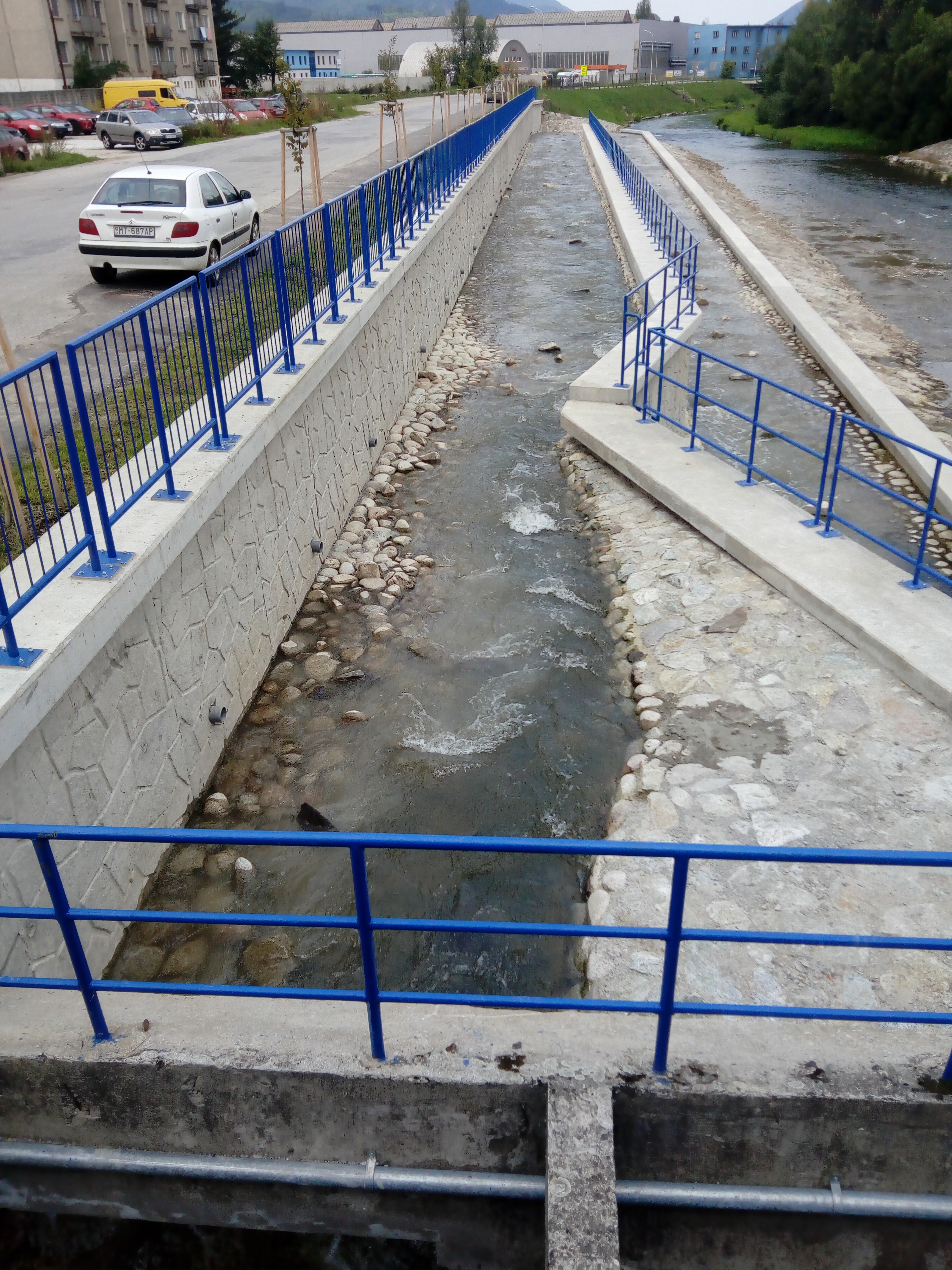 Odstraňovanie bariér vo vodnom toku Turiec, rkm 7,530; stavebné práce - Civil engineering