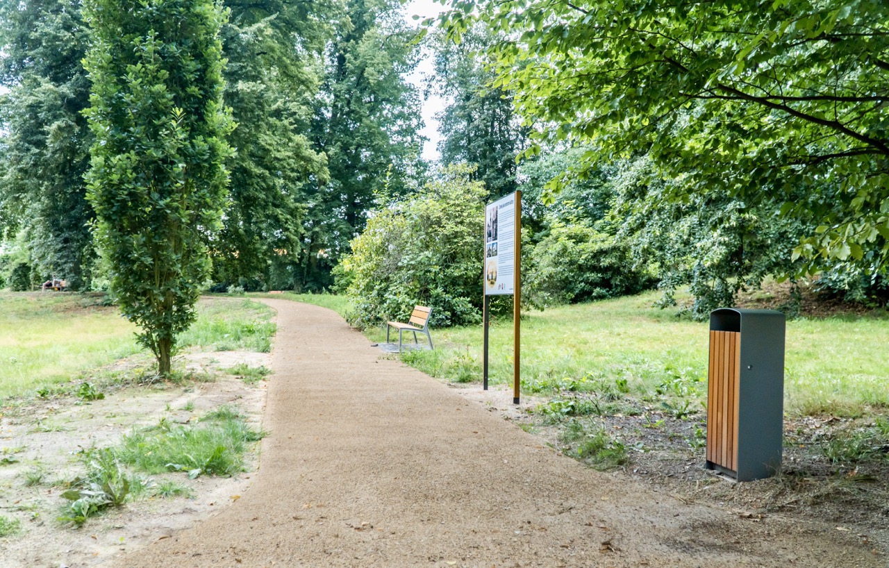 Mlatové cesty v zámeckém parku Doksy - CZ