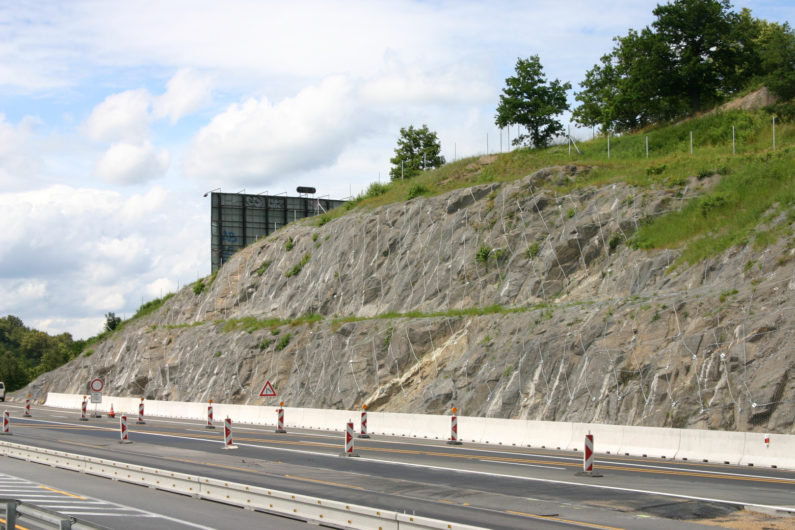 Dálnice D1 – sanace skalních zářezů v rámci modernizace D1 (úsek 19)    - Specialty competency