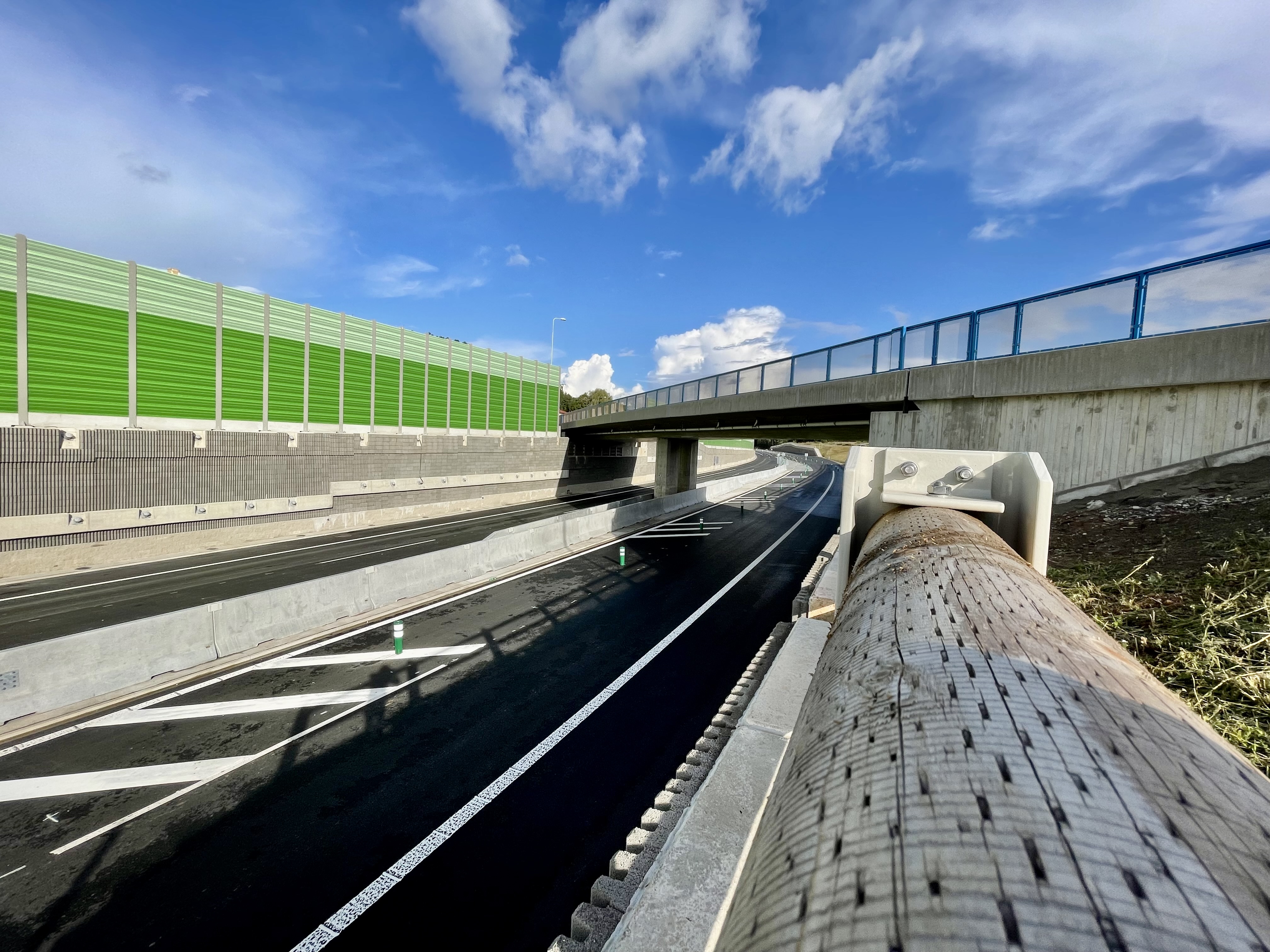 Dálnice D6, obchvat Lubence – stavba mostů a zárubních zdí - Road and bridge construction