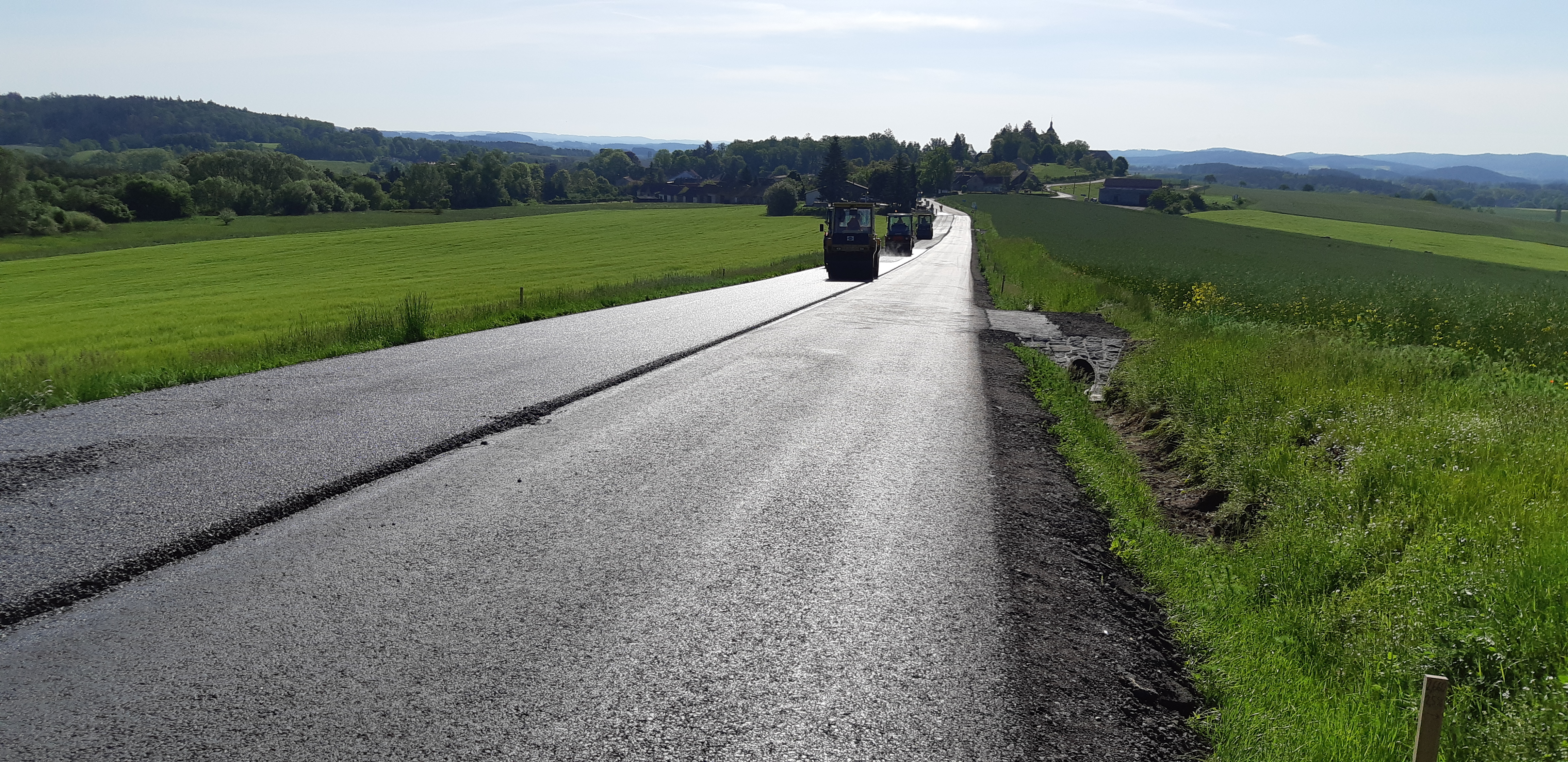 Silnice I/22 – oprava úseku Zavlekov – Nalžovské Hory - Road and bridge construction