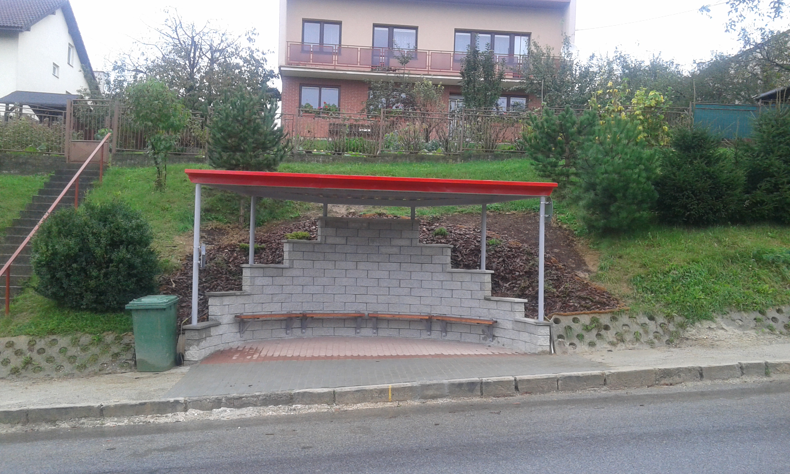 Výstavba autobusovej zástavky Hôrky - Road and bridge construction