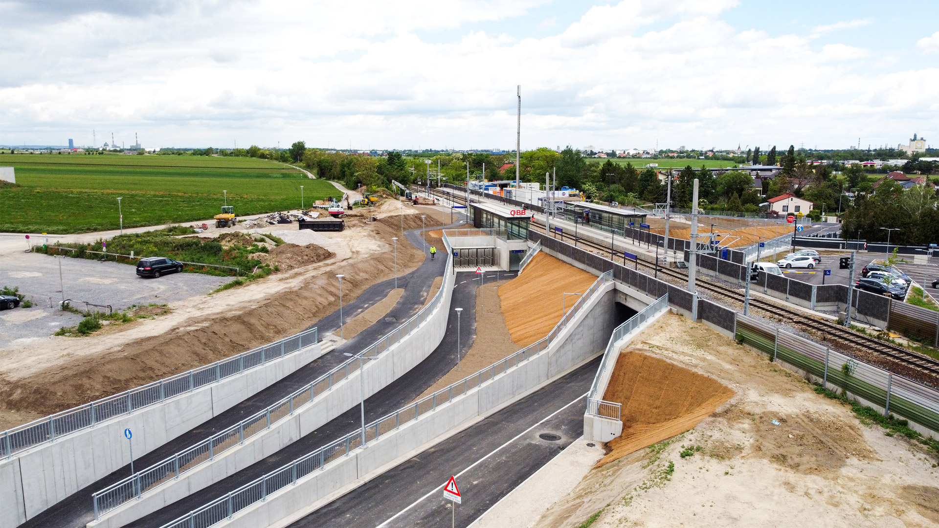 Bubahnhof Unterführung, Lanzendorf - Niskogradnja