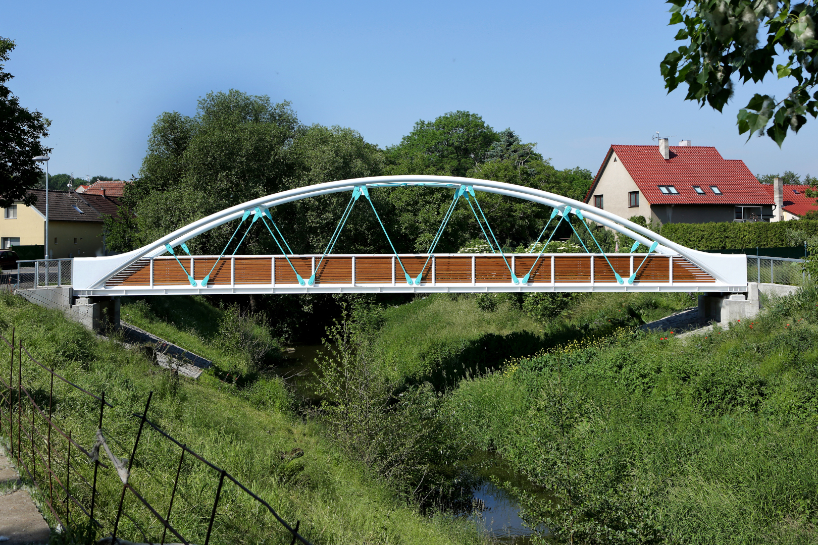 Radim – stavba lávky pro pěší a cyklisty přes řeku Výrovku - Road and bridge construction