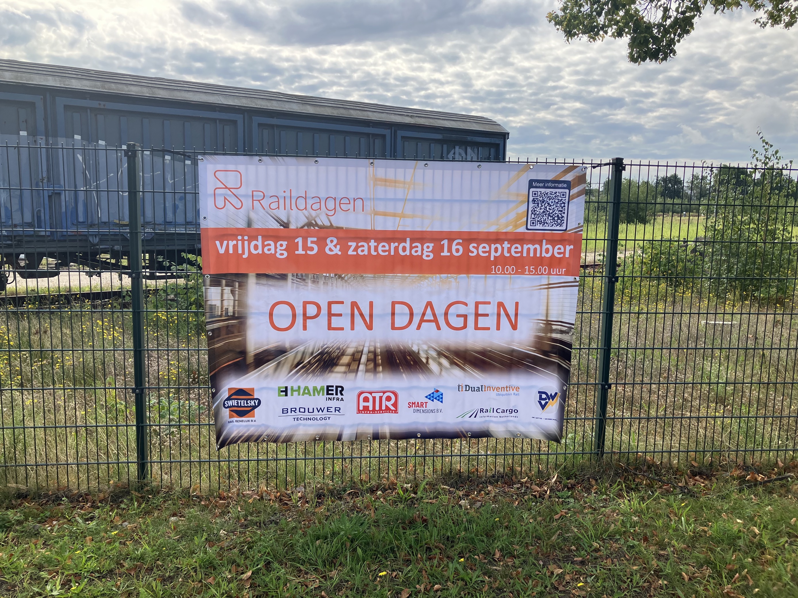 Maak kennis met de spoorwereld! Bekijk onze "fabriek op wielen"- de RUS 1000 - live - NL