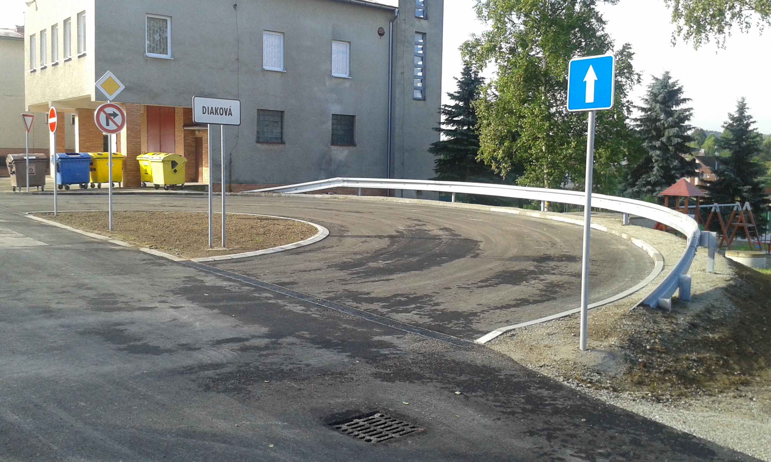 Rekonštrukcia otoče pre autobusovú dopravu v Diakovej - Road and bridge construction