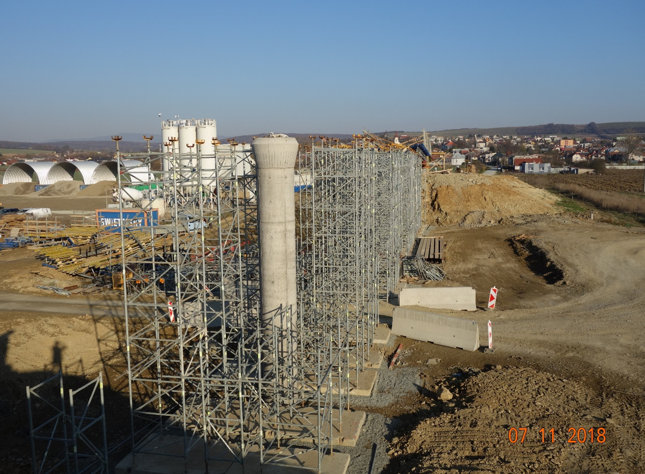 210-00 Most v km 5,760 na prístupovej ceste nad diaľnicou D1 Budimír - Bidovce (89,40 m) - Road and bridge construction