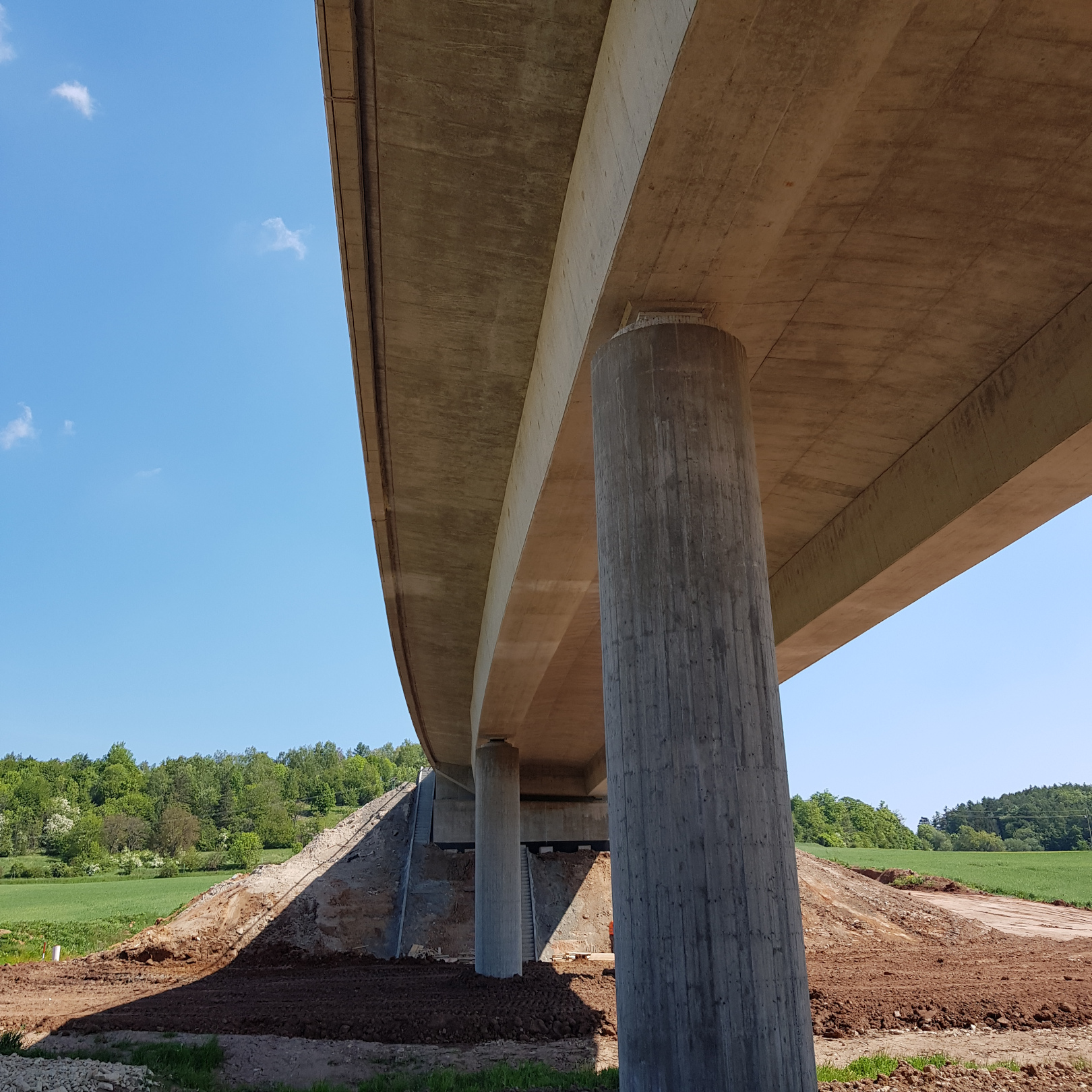 Dálnice D6, obchvat Řevničova – stavba mostu na přeložce silnice - Road and bridge construction