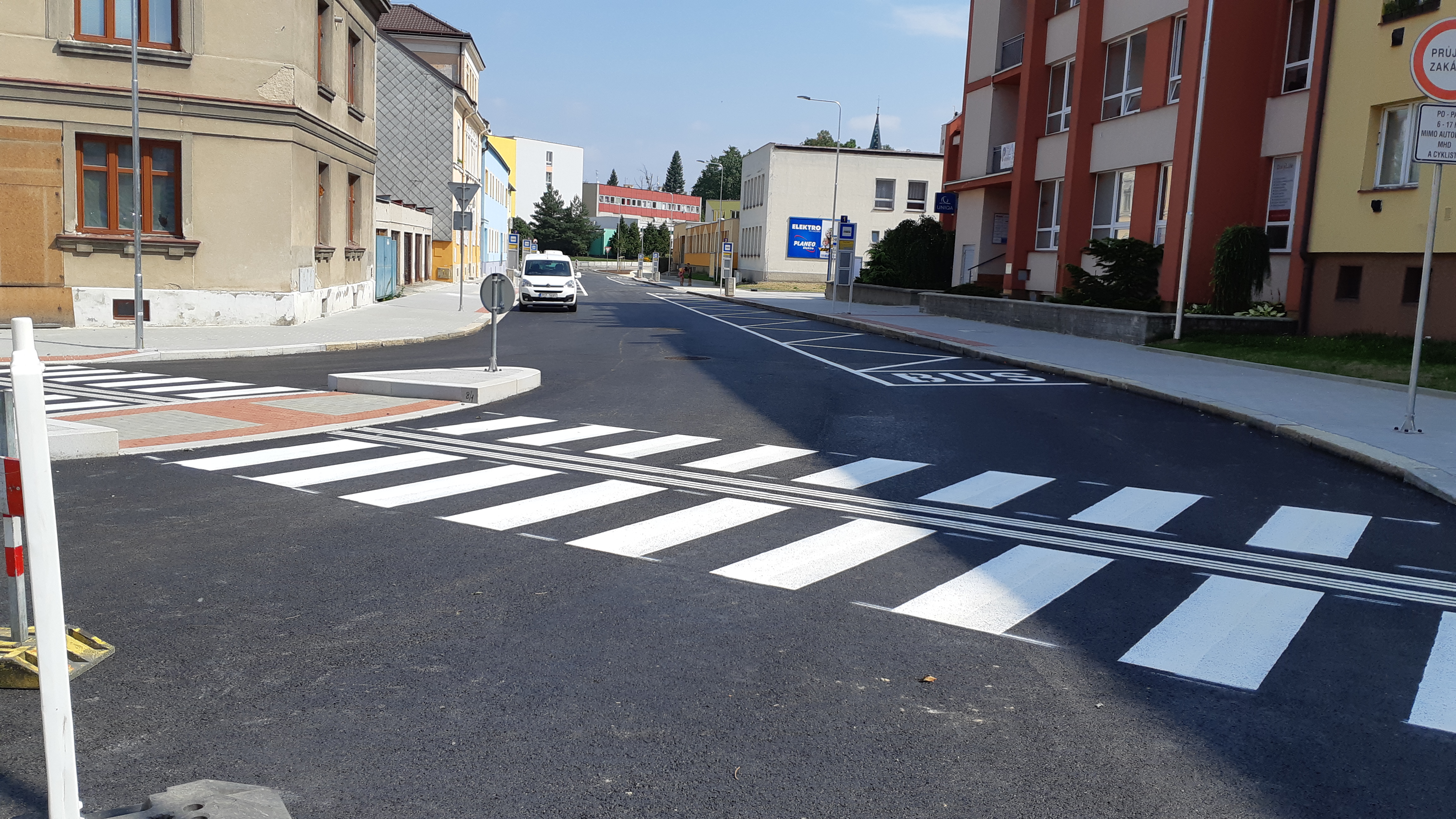 Jindřichův Hradec – rekonstrukce ul. Pravdova, terminál MHD - Road and bridge construction