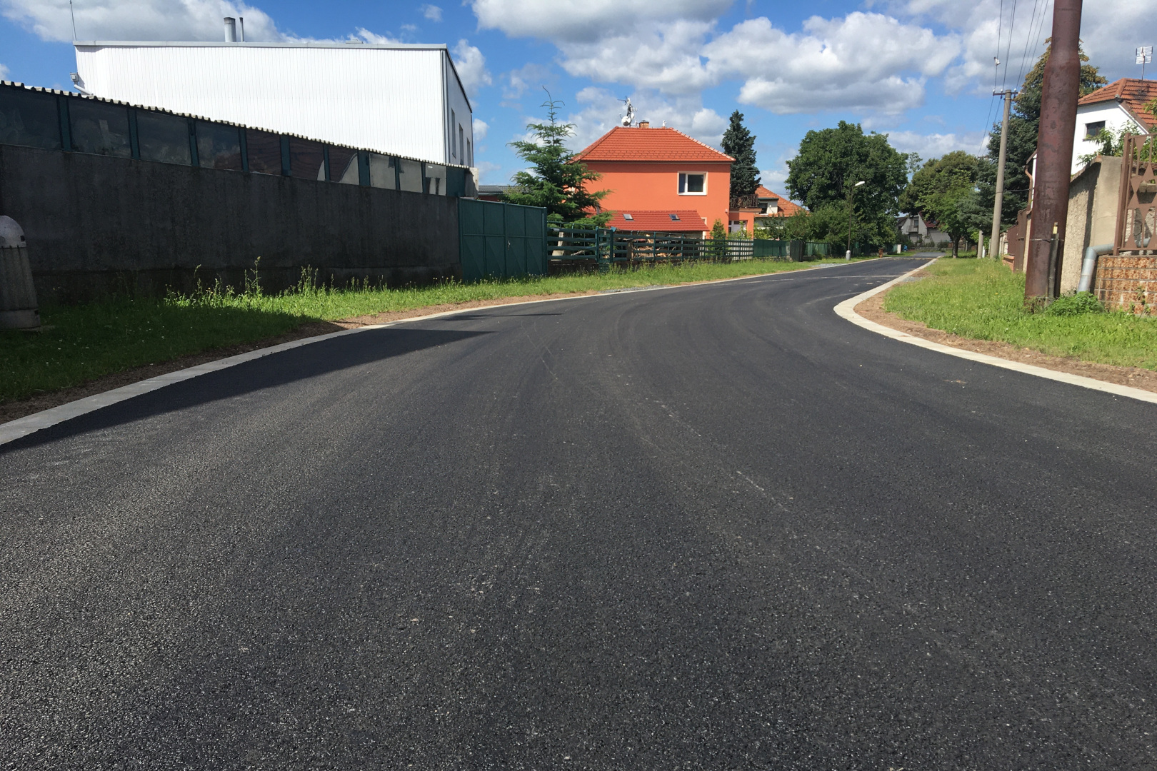 Tři Dvory – rekonstrukce ul. Spojovací          - Road and bridge construction