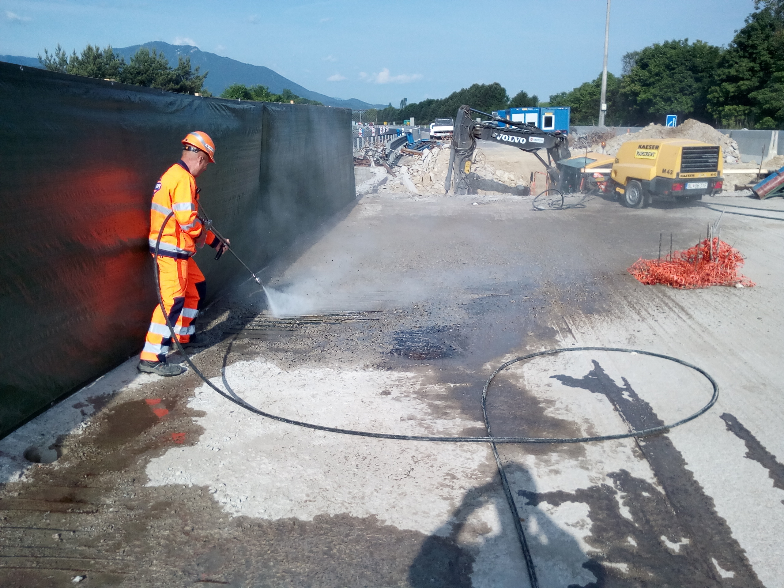 Vysokotlakové čistenie a búranie betónových konštrukcií vodným lúčom - Specialty competency