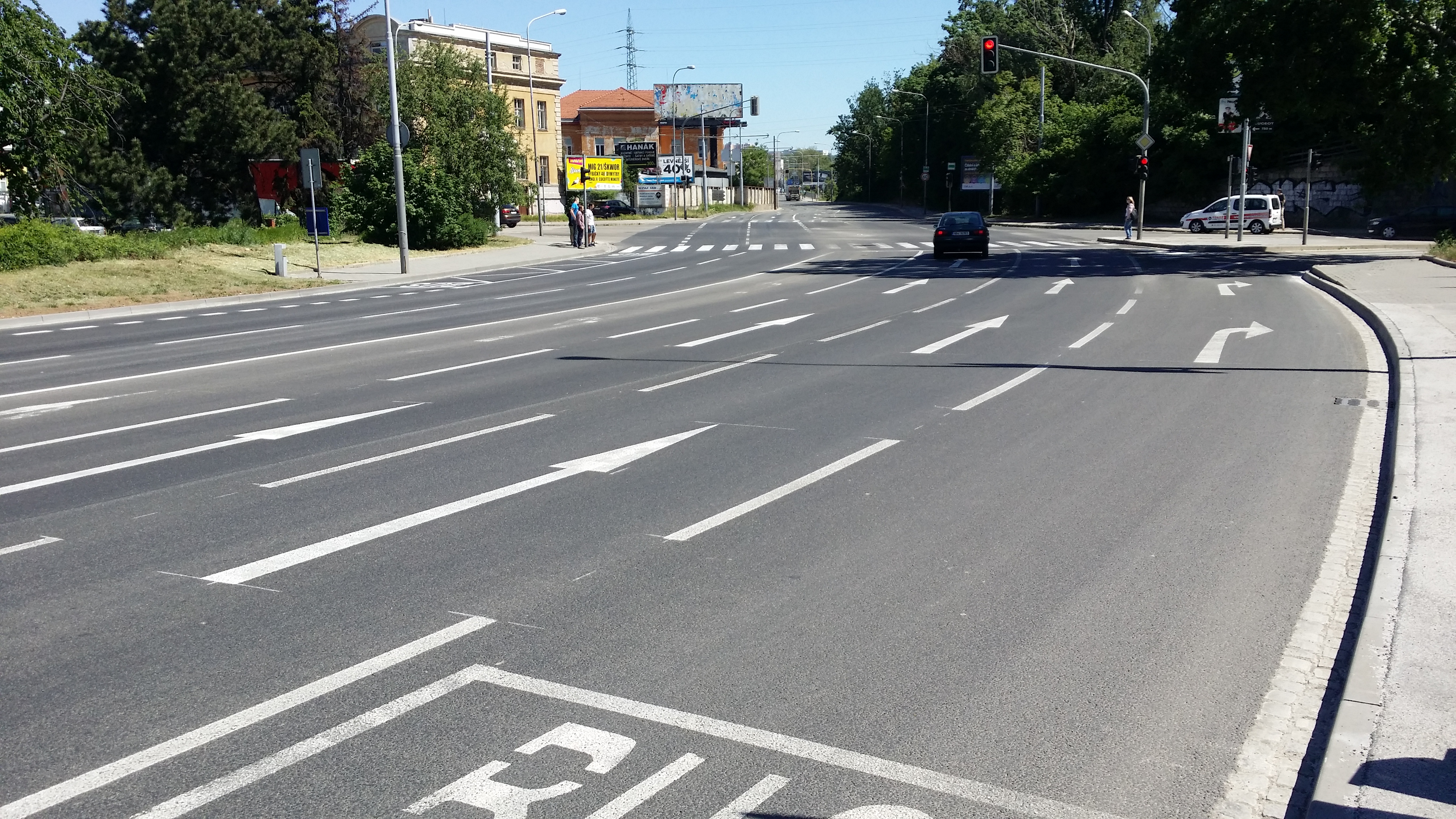 Brno – oprava krytu vozovky, ul. Hladíkova - Road and bridge construction