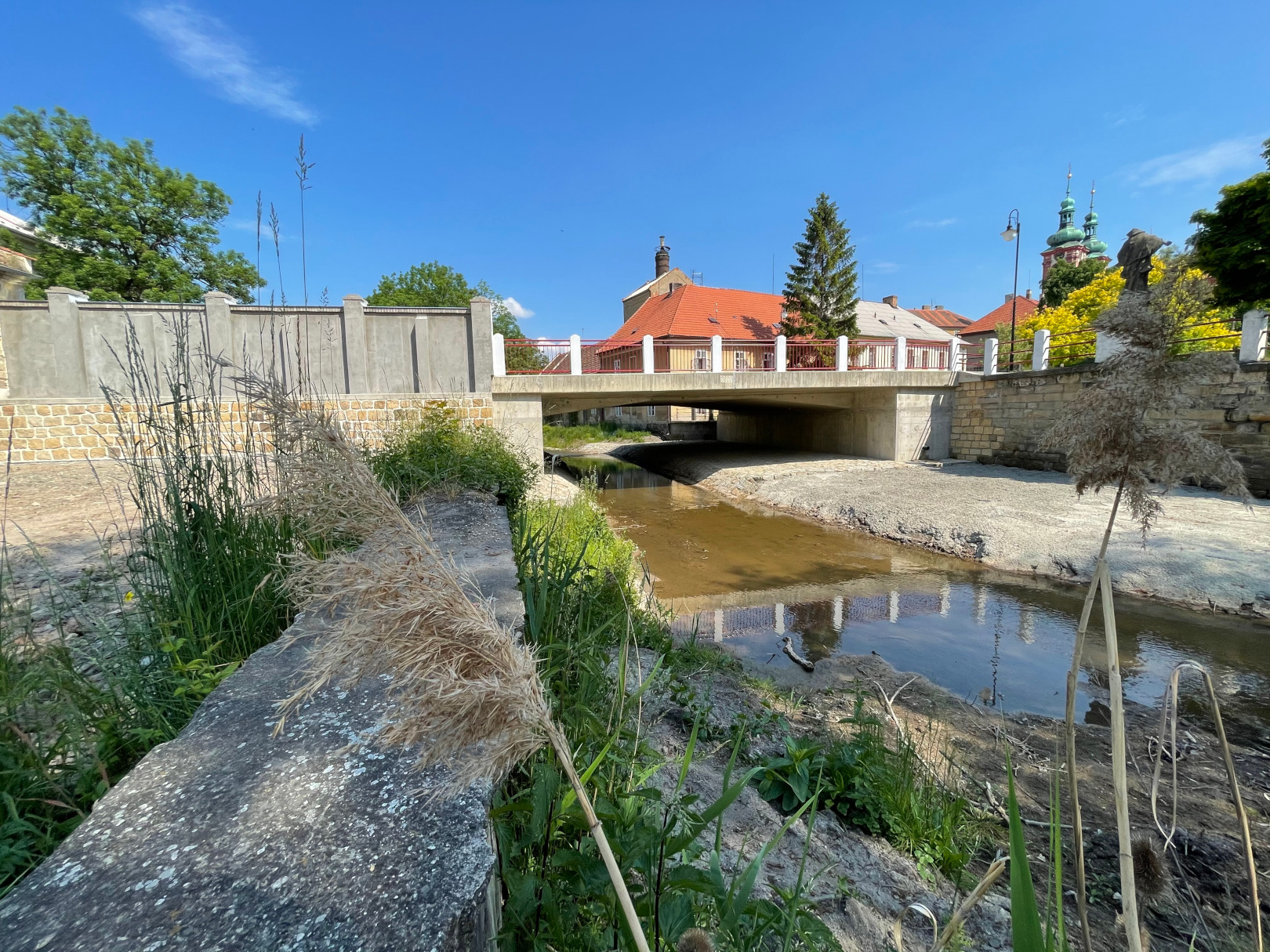 Silnice II/118, Zlonice – rekonstrukce mostu a opěrných zdí - Road and bridge construction