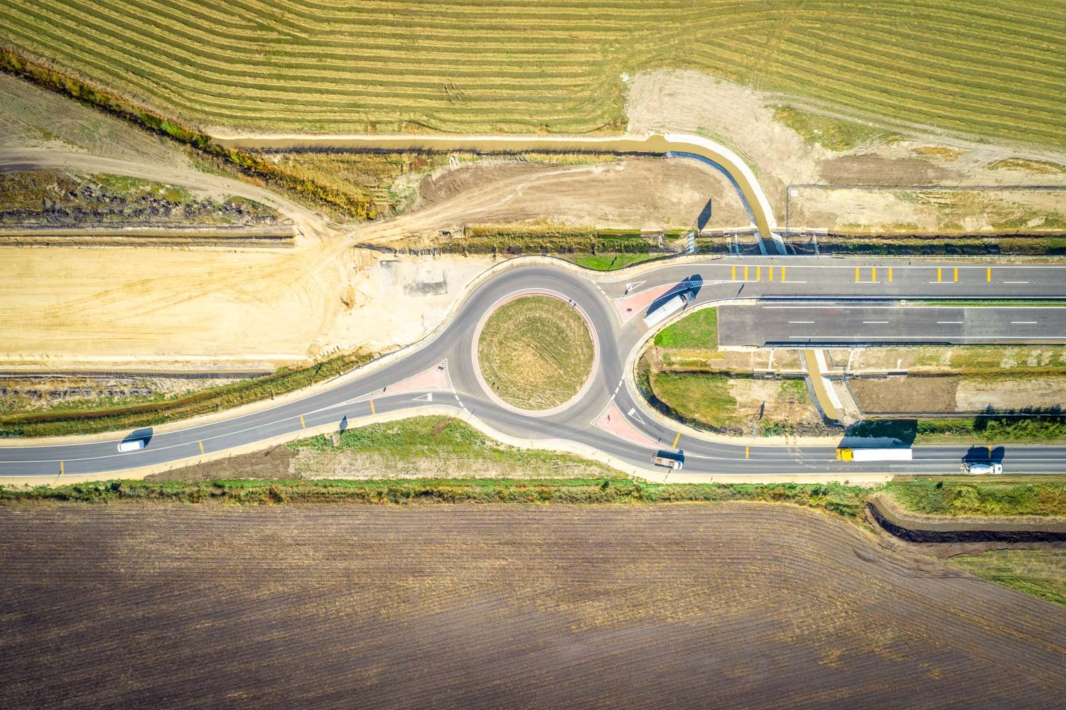 M44 gyorsforgalmi út - Road and bridge construction