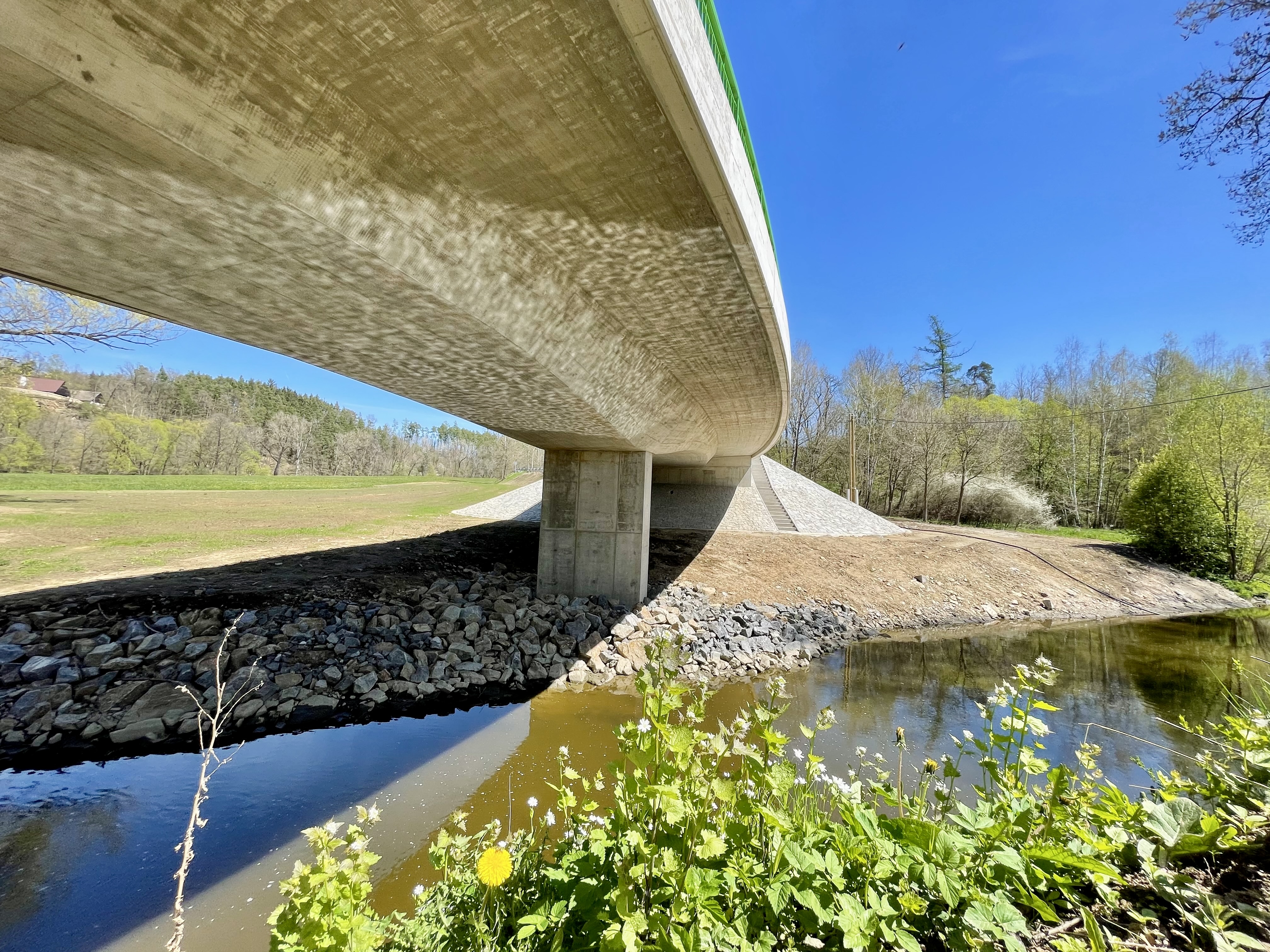 Silnice III/1354 – most přes říčku Smutná na úseku Bechyně–Radětice  - Road and bridge construction