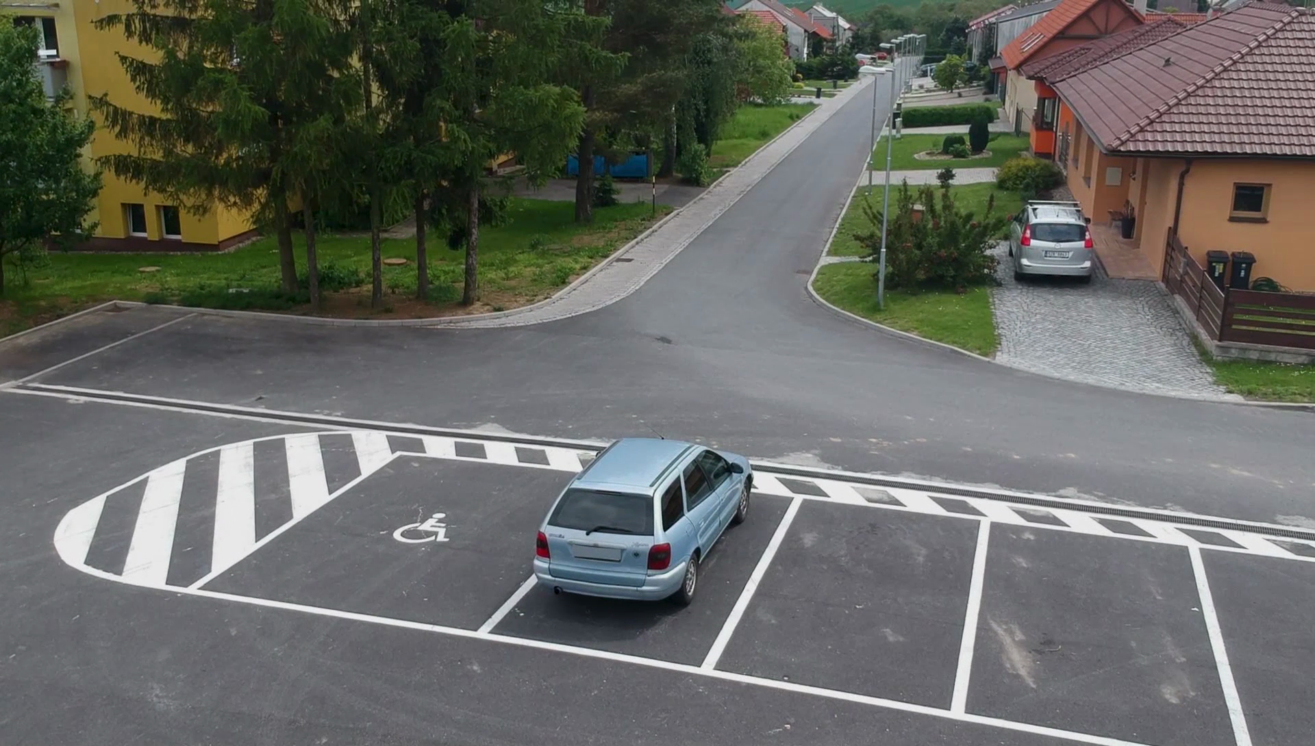 Halenkovice – rekonstrukce městské komunikace „Záhumní u řadovek" - Road and bridge construction