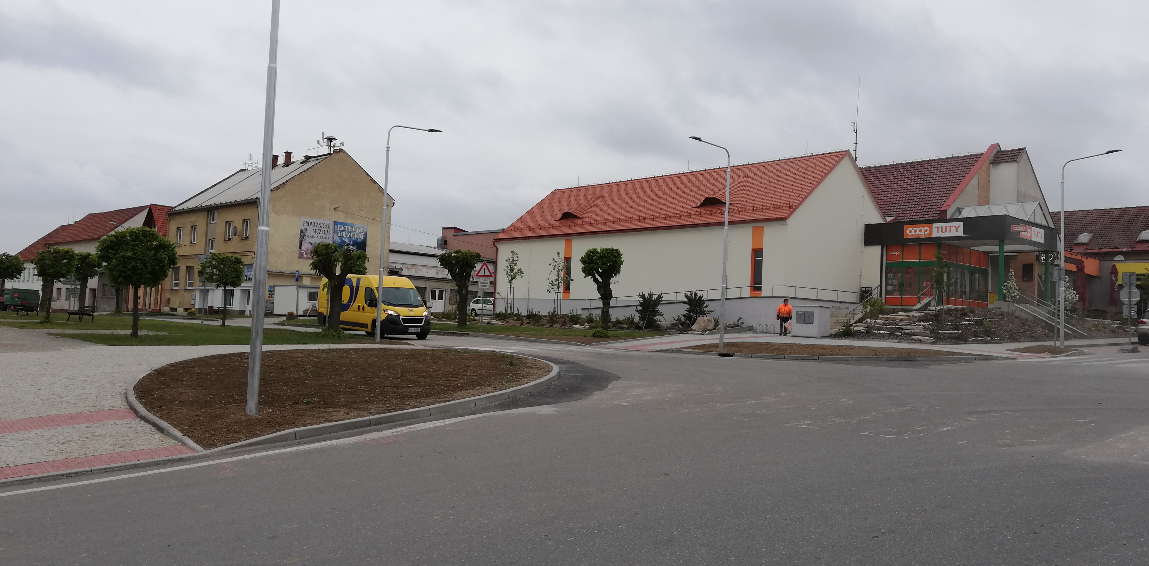 Deštná – stavební úpravy křižovatky     - Road and bridge construction