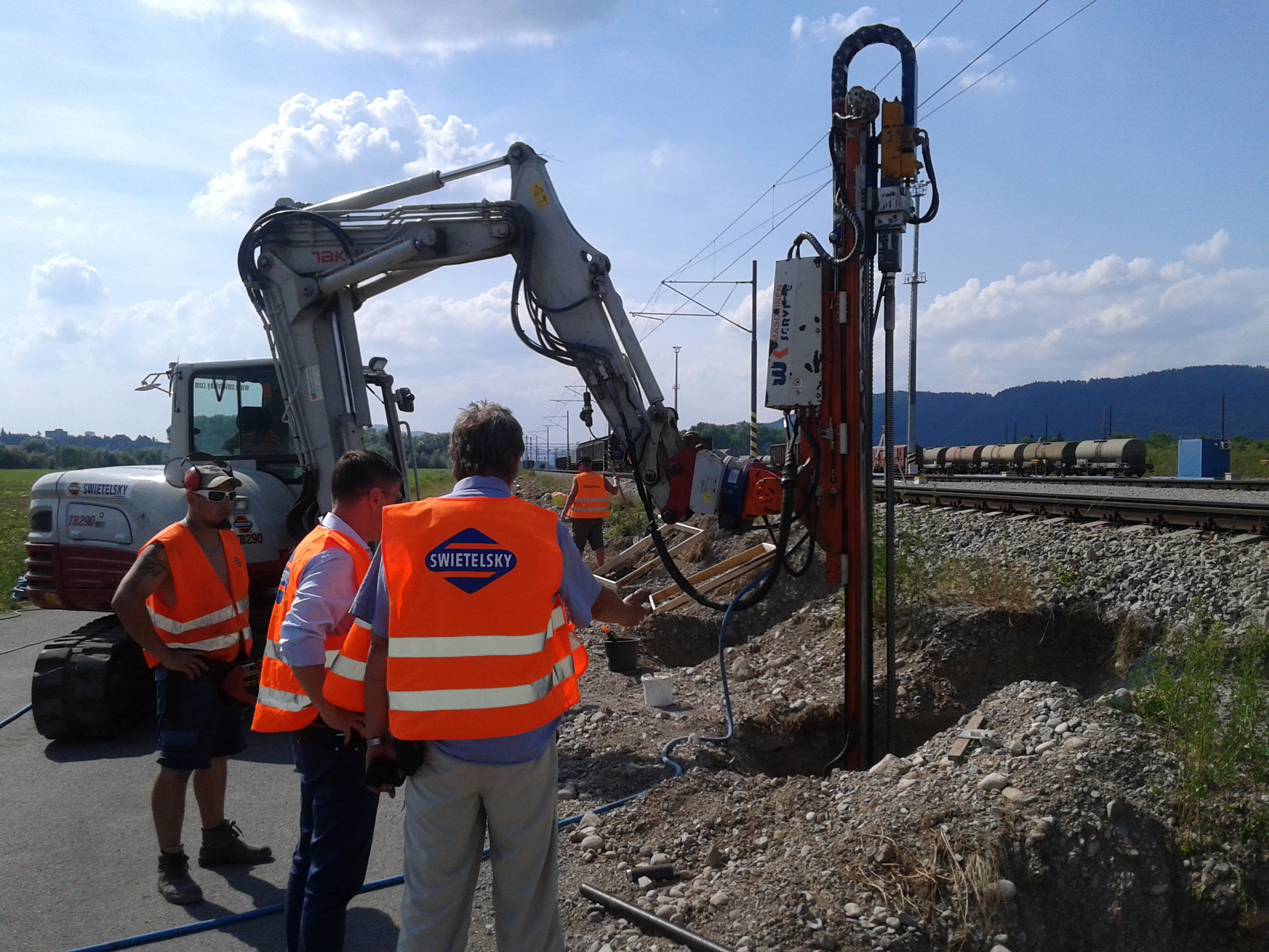 ŽSR, Žilina Teplička zriaďovacia stanica, 2. stavba, 2. etapa, protihlukové opatrenia a doplnenie železničnej infraštruktúry (2 400 m) - Railway construction