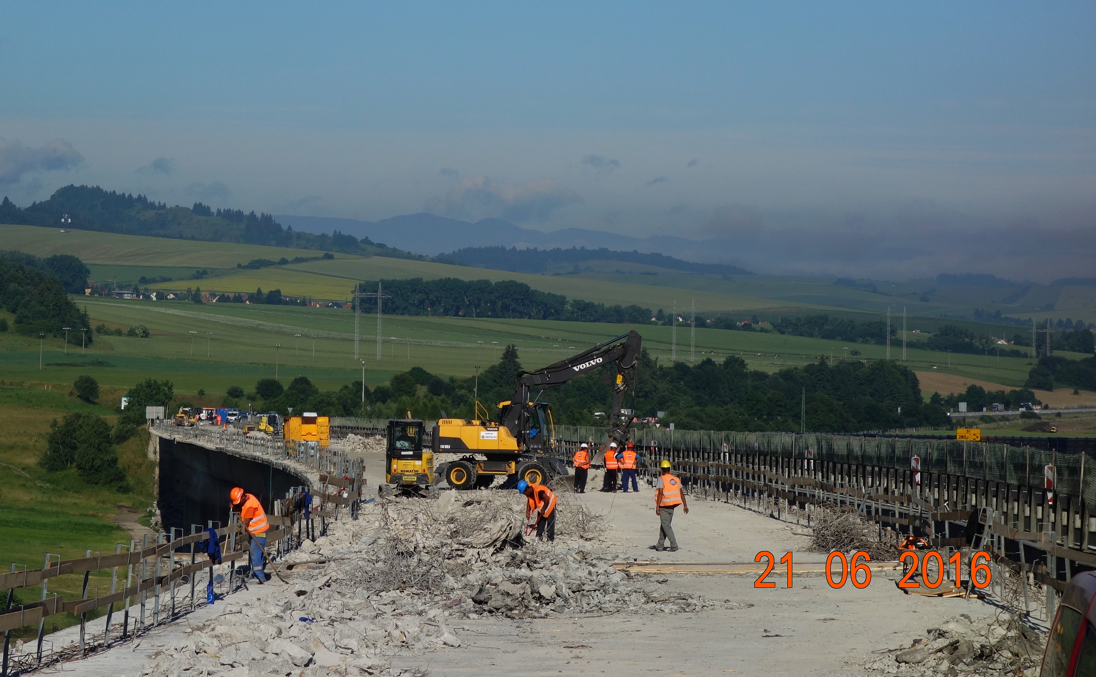 Oprava diaľničného mosta ev. č. D1-220 Podtureň (1 038 m) - Road and bridge construction