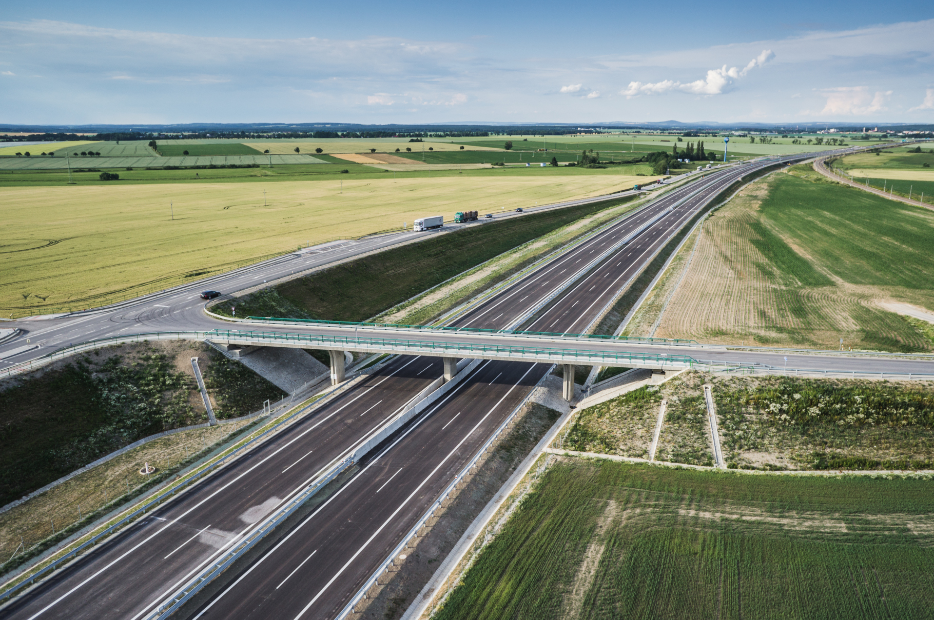 Dálnice D3 – výstavba úseku Bošilec–Ševětín - Road and bridge construction